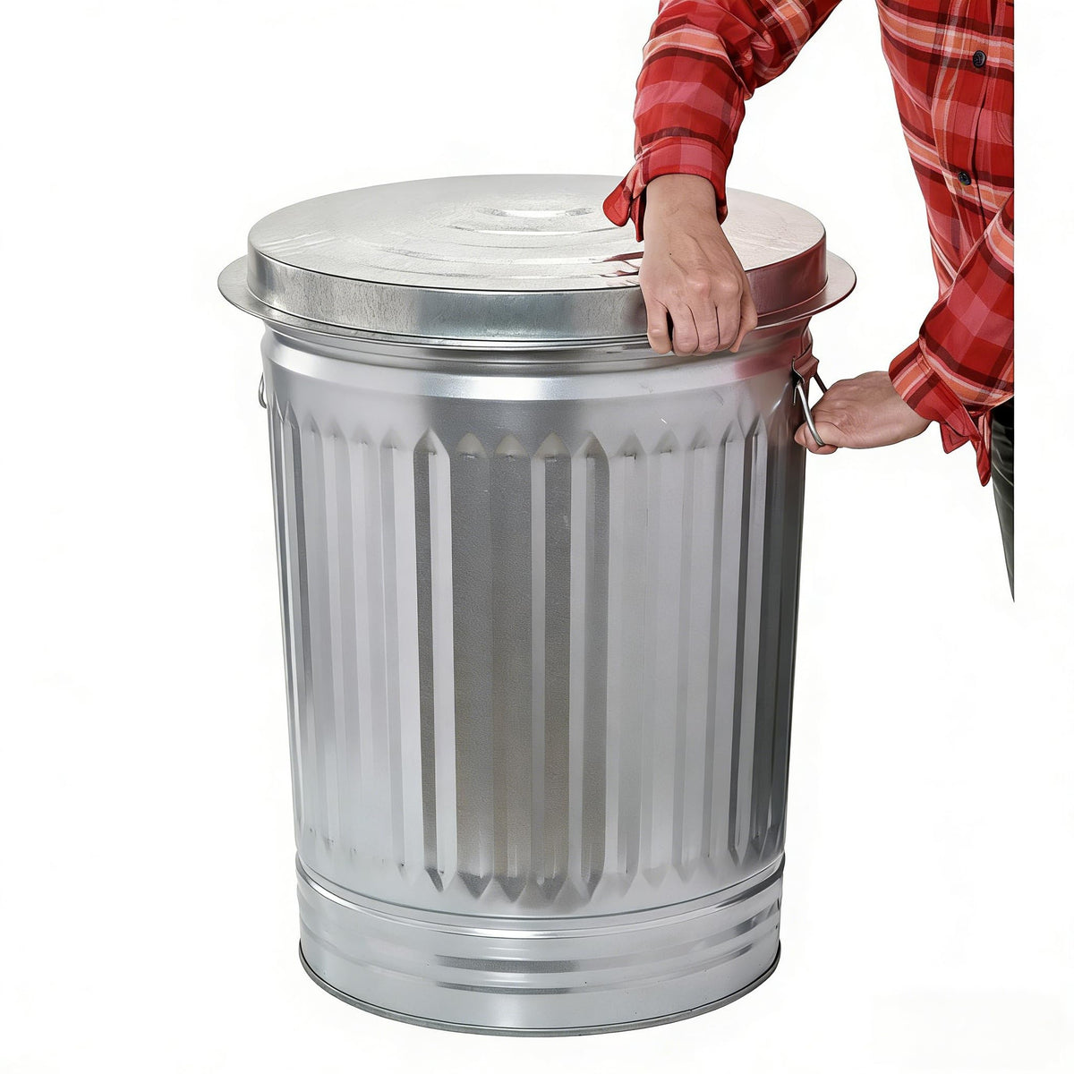 31 Gallon Galvanized Steel Trash Can with Lid Q33350