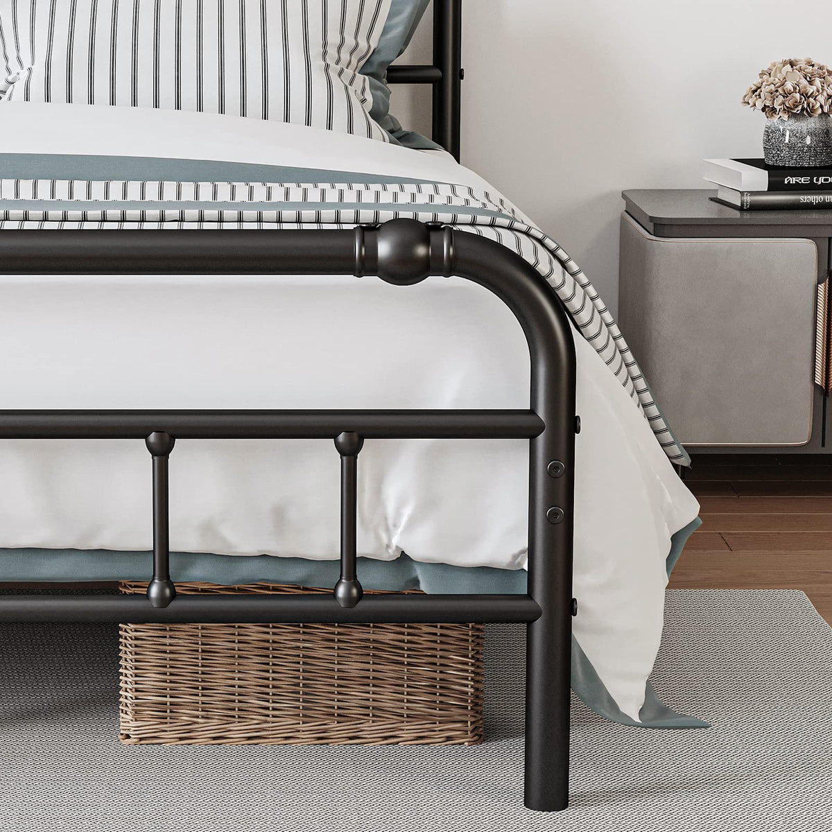 Full Size Metal Bed Frame with Iron Headboard Z1897