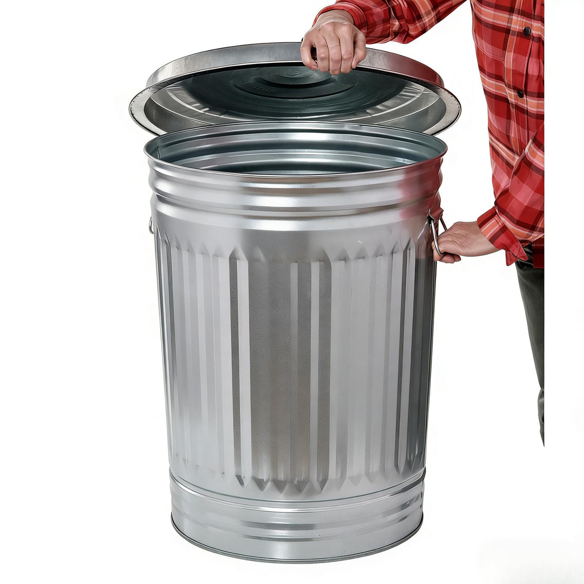 31 Gallon Galvanized Steel Trash Can with Lid Q33350