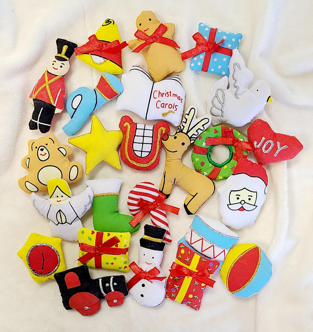 Christmas Advent Calendar with 24 Cloth Ornaments Z3326